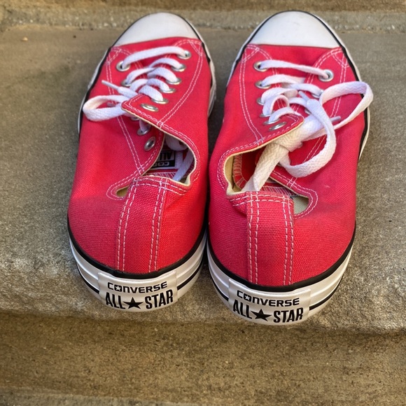 Pink low top converse - Picture 2 of 6